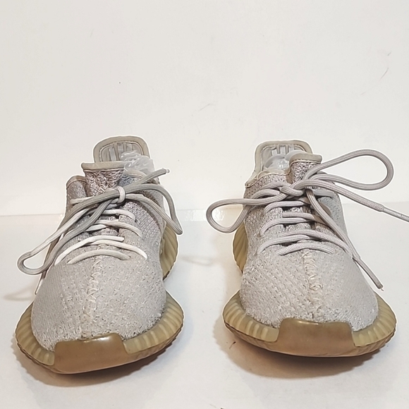 Yeezy Boost 350 V2 Sesame Gray Size US 5.5 - F997710 - Picture 2 of 9